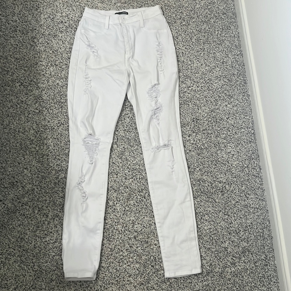 Fashion Nova sz 7 white ripped distressed skinny jeans high waist very stretchy